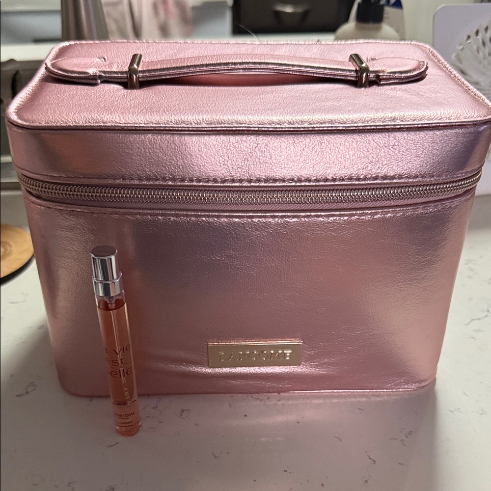 Lancôme Rose Gold Makeup bag w/La Vie Est Belle Eau de Parfum 10mL